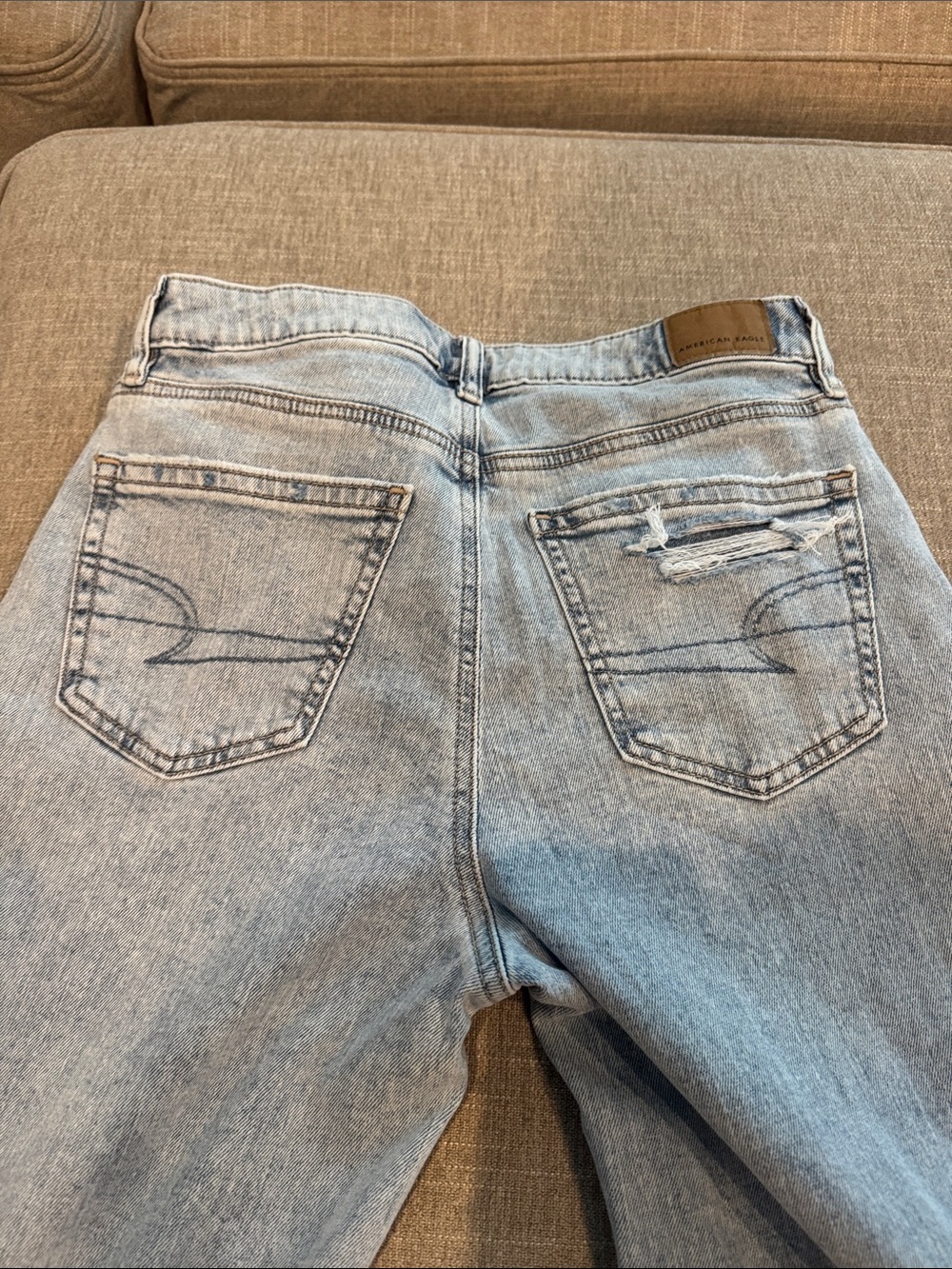 American Eagle Outfitters Light Wash Women’s Straight Jeans - Picture 4 of 5